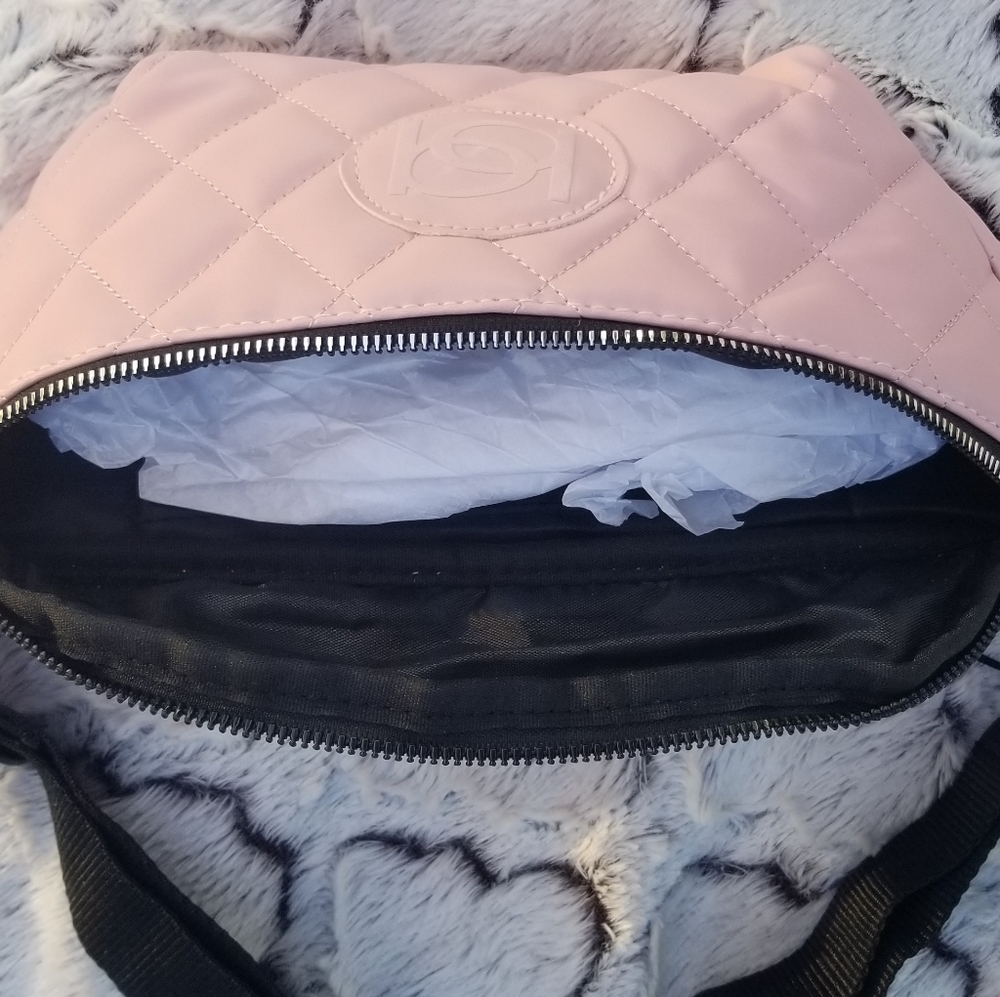 🔥BEBE!!🔥BABY PINK BEBE FANNY PACK!! LAST!! - Picture 4 of 8